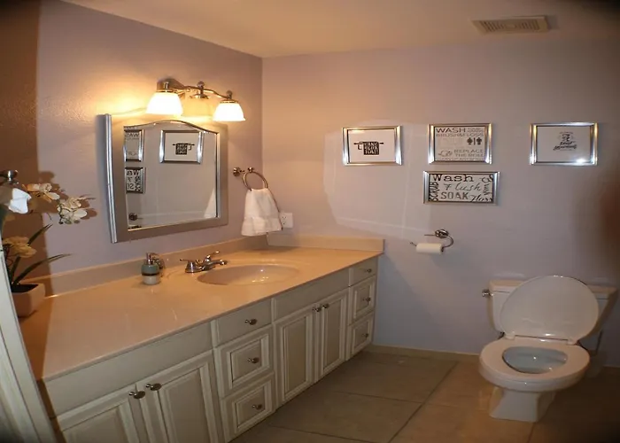Escape With Heated Pool, Billiards & Firepit Fun Tempe