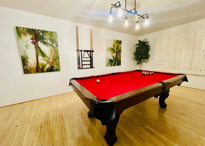 Ferienhaus Escape With Heated Pool, Billiards & Firepit Fun
