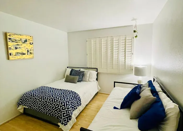 Escape With Heated Pool, Billiards & Firepit Fun Tempe