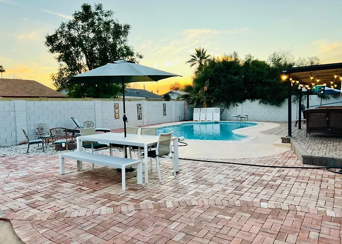 Escape With Heated Pool, Billiards & Firepit Fun Ferienhaus Tempe