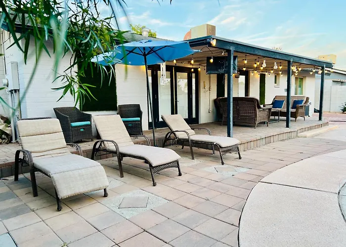 Escape With Heated Pool, Billiards & Firepit Fun *
