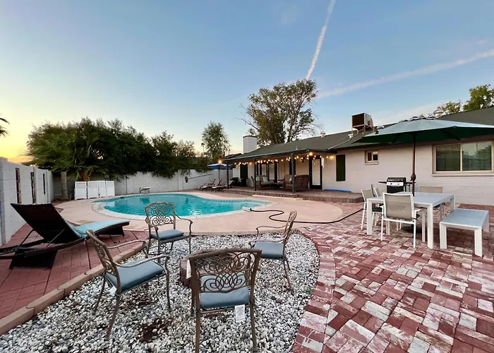 Escape With Heated Pool, Billiards & Firepit Fun Ferienhaus Tempe